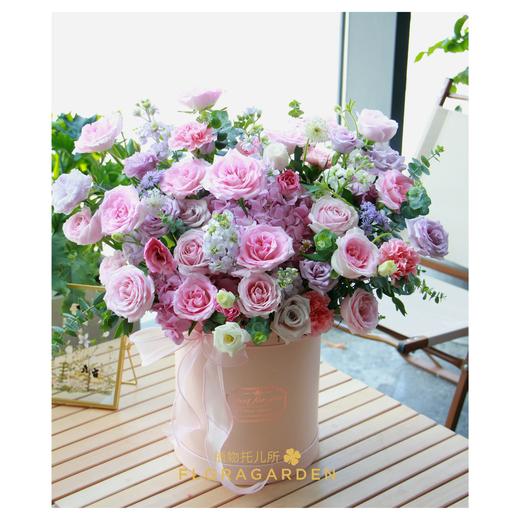 微风 粉色系鲜花抱抱桶 商品图0