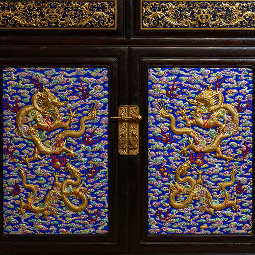 二十世纪 紫檀镶铜胎掐丝珐琅云龙纹博古柜（一对） 商品图1