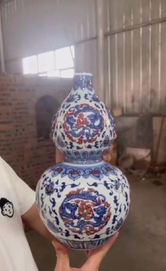 釉里红团龙葫芦瓶 商品图0