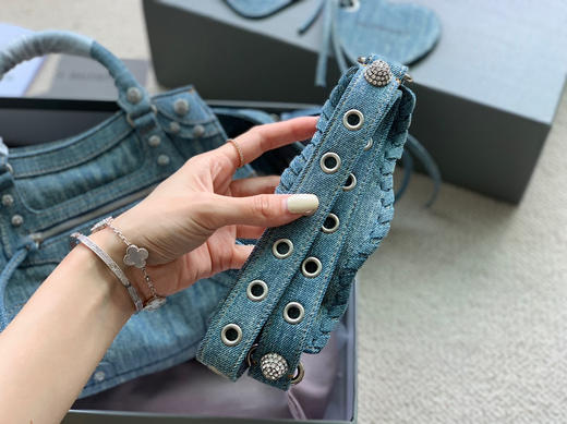 巴黎家新款来啦Le cagole  机车包 商品图8