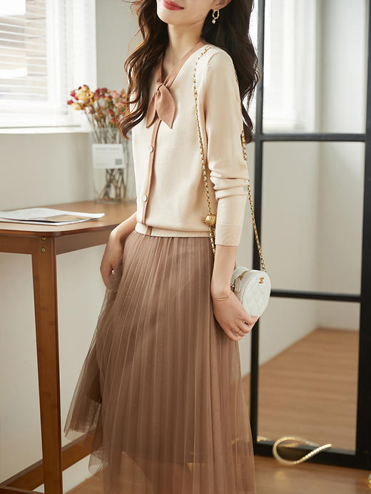 【129选3件，不退换】熙世界针织套装女秋装新款气质撞色V领上衣网纱半身裙两件套 商品图1