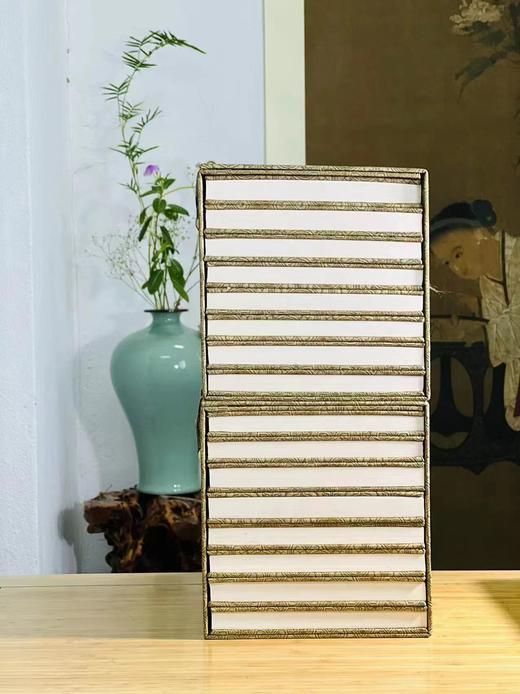 重磅推荐：《十竹斋书画谱》，明胡正言 辑印，2函16册，16开（29*16*34cm），经折装，西冷印社2018年8月一版一印，仅印250套。定价5800，售价1998元。
  商品图1