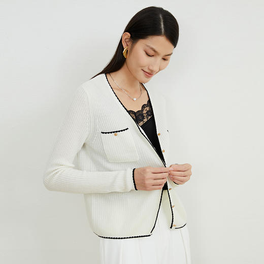 EITIE爱特爱秋季新款100%绵羊毛v领短款撞色时尚通勤气质百搭针织开衫C2201006 商品图4