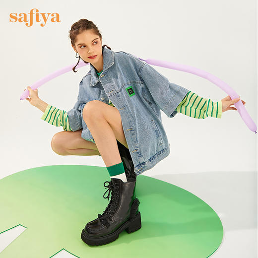 【春节不打烊】Safiya/索菲娅小众超轻底马丁靴2022秋冬新款褶皱花边厚底中跟甜酷机车靴女 SF24116083 商品图3