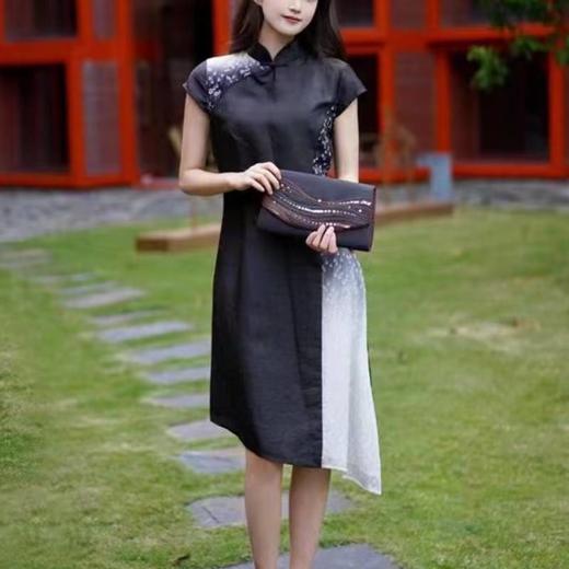 TANGY Collection/天意精品2022年春夏新品商场同款国风真丝吊染V领莨绸连衣裙 商品图1