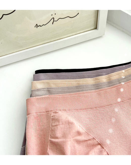 老米优品 / 舒适性真的是让人惊叹哦！质感敲棒！《莫代尔无缝花边包臀中腰女士内裤》弹力很大，穿起来不紧绷，没有束缚感，喜欢简约舒适型小内的别错过它！NK220829B 商品图7