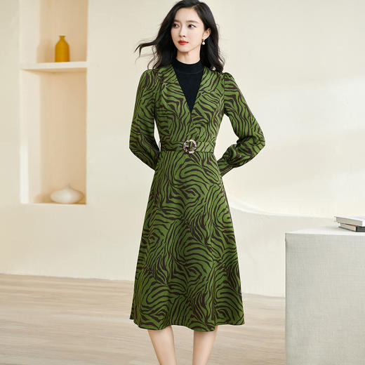 剩S/M/L 米思阳2026春季新款知性优雅套装时尚斑马纹针织衫长裙两件套3108 商品图0