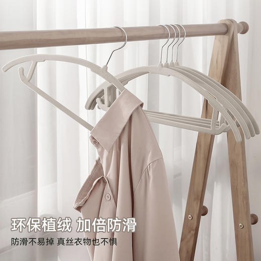 【自营】留存道卞老师推荐弧形超薄环保无痕不起包植绒半圆衣架 商品图3