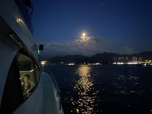中秋限定 | 游艇出海赏月+特色船宴海鲜盆菜特惠套餐 商品图0