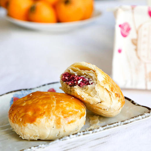 【新增蛋黄酥饼】【云南鲜花饼 预售3天】新鲜现烤新鲜发 手工现烤鲜花饼 玫瑰花香浓郁  酥软细腻  来自云南的浪漫~ 商品图0