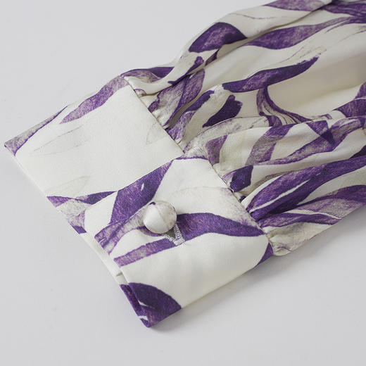 EITIE爱特爱秋季新款V领显瘦飘带印花衬衣7109805 商品图9