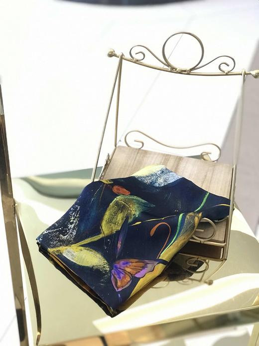 优品堂《清秀高雅》100％桑蚕丝110×110方巾 商品图1