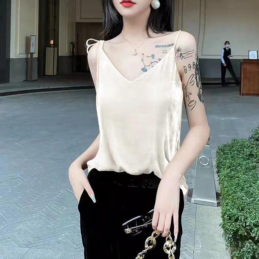 丝绒吊带小背心女2022年秋冬新款V领低胸盐系设计感吊带NYT-JBJ060 商品图3