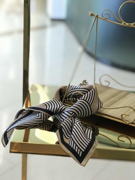 优品堂《缀点》100％桑蚕丝50x50方巾 商品图11