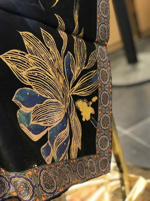 优品堂《娴淑典雅》110桑蚕丝红云纱方巾 商品图0