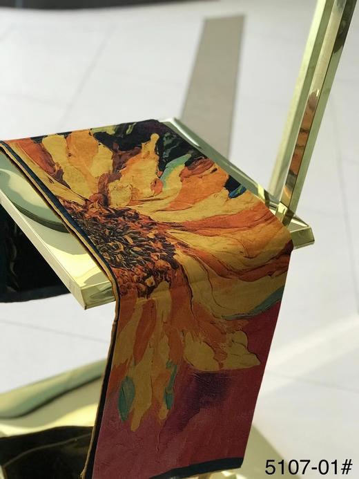 优品堂《娴淑典雅》110桑蚕丝红云纱方巾 商品图4