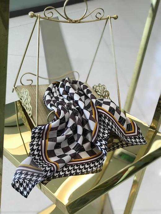 优品堂《缀点》100％桑蚕丝50x50方巾 商品图2