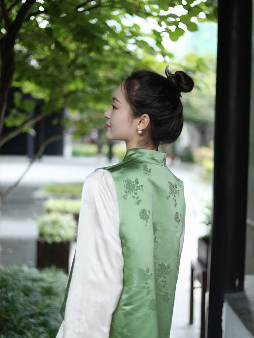 预定|盛唐牡丹 真丝提花花蕾缎马甲 正反两穿 .潮快闪[福利品] 商品图5