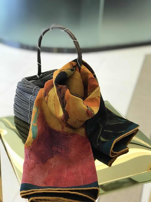 优品堂《娴淑典雅》110桑蚕丝红云纱方巾 商品图5