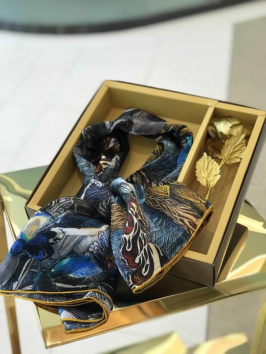 优品堂《亭亭玉立》重磅精品桑蚕丝110×110方巾 商品图13