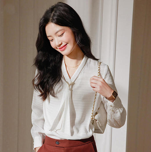 法式优雅，飘带雪纺衬衫春秋新款设计感小众V领通勤职业免烫衬衣MGG-22652 商品图0