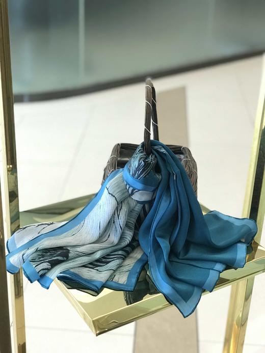 优品堂《芳菲国色》90*90桑蚕丝方巾 商品图3