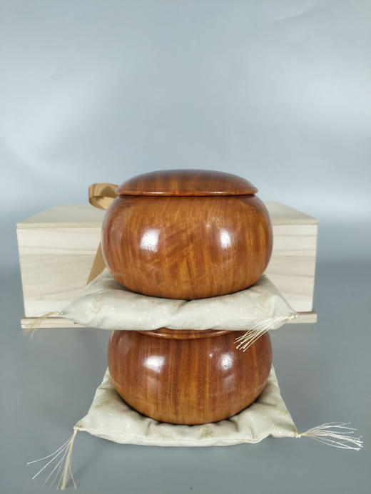 38号本花林棋罐，根部取材，瘤杢很漂亮，特香。送垫和箱子，能轻松收纳36号蛤棋。 商品图7