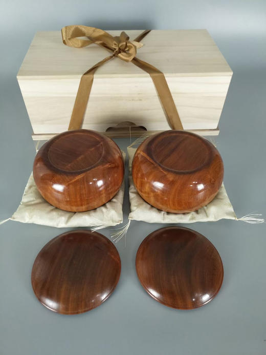 38号本花林棋罐，根部取材，瘤杢很漂亮，特香。送垫和箱子，能轻松收纳36号蛤棋。 商品图4