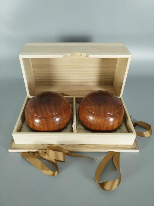 38号本花林棋罐，根部取材，瘤杢很漂亮，特香。送垫和箱子，能轻松收纳36号蛤棋。 商品图3