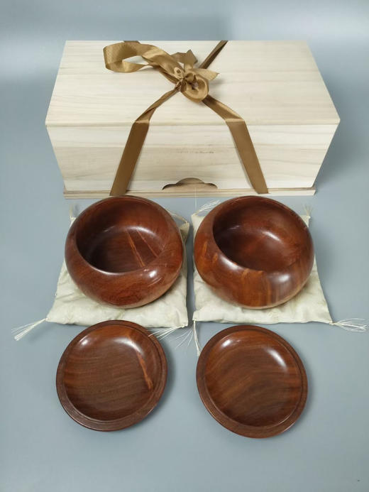 38号本花林棋罐，根部取材，瘤杢很漂亮，特香。送垫和箱子，能轻松收纳36号蛤棋。 商品图2