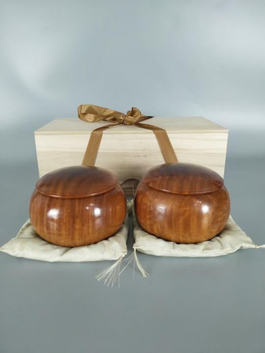 38号本花林棋罐，根部取材，瘤杢很漂亮，特香。送垫和箱子，能轻松收纳36号蛤棋。 商品图0