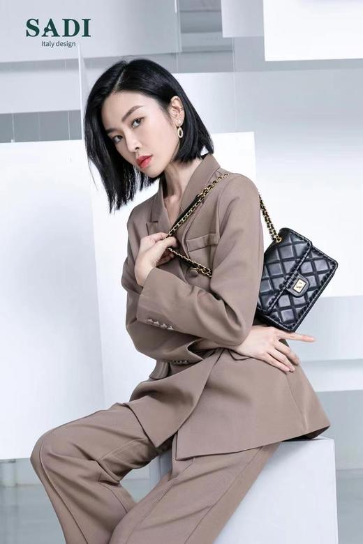 4F萨迪牛皮女包 商品图0