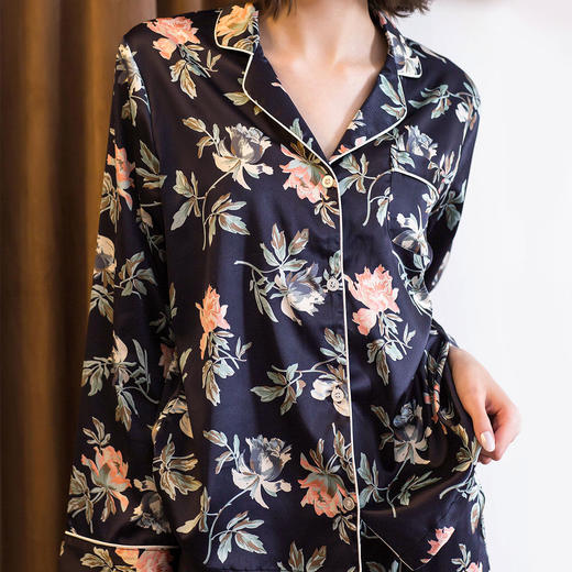 【专柜同款】爱帝女士轻奢缎面高光印花长袖长裤套 商品图5