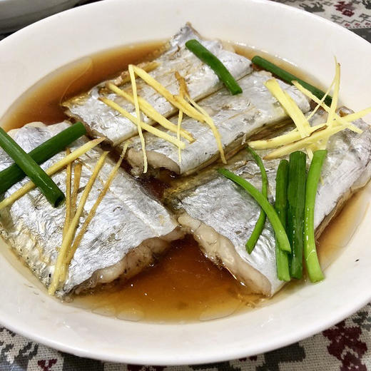 【下单后48小时发货】浙江 舟山海钓带鱼 大带3斤装左右（约4-5条）肉多刺少，肉质紧实，味道鲜嫩。海钓带鱼有的有鱼钩，在鱼鳃或者是鱼腹内。带鱼牙齿也特别锋利！大家清理的时候千万要小心的哦。 商品图0