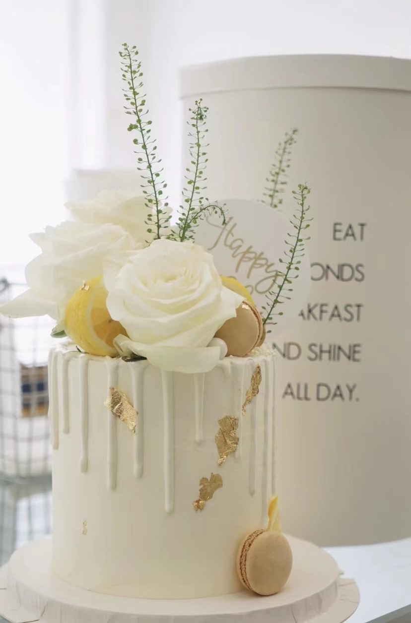 LITTLE WITCH  鲜花造型奶油霜蛋糕