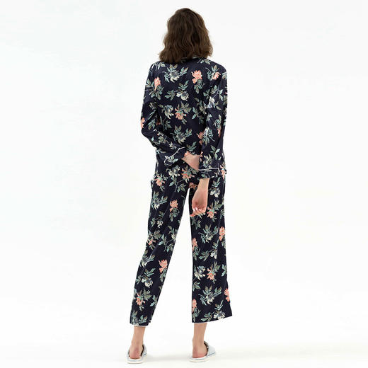 【专柜同款】爱帝女士轻奢缎面高光印花长袖长裤套 商品图3