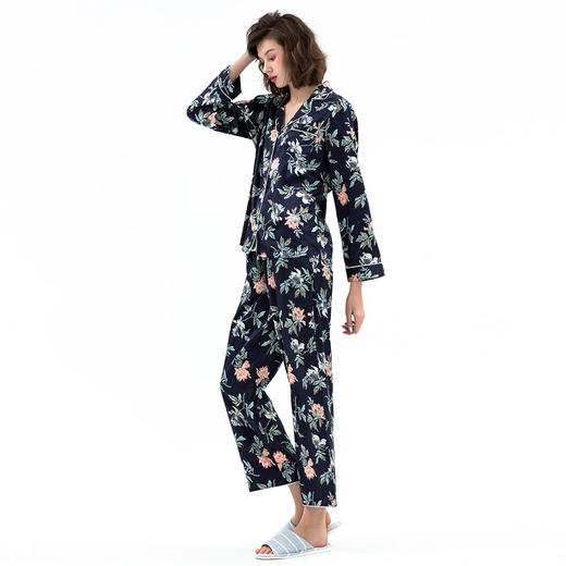 【专柜同款】爱帝女士轻奢缎面高光印花长袖长裤套 商品图2