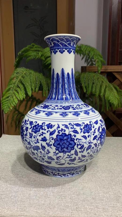 柴窑缠枝莲赏瓶 商品图0