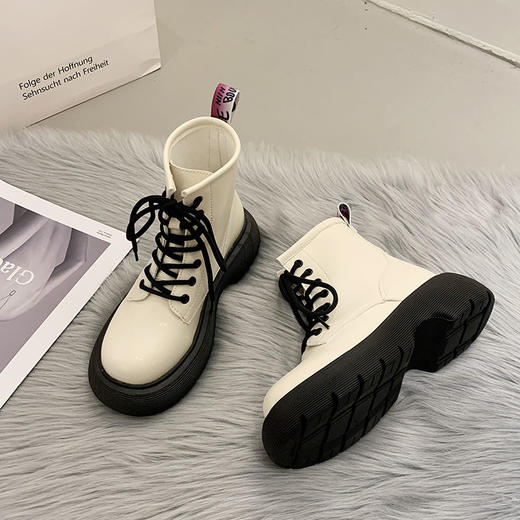 白色马丁靴女英伦2022秋季新款百搭复古厚底炸街瘦瘦短靴潮ins酷 商品图1