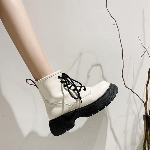 白色马丁靴女英伦2022秋季新款百搭复古厚底炸街瘦瘦短靴潮ins酷 商品图4