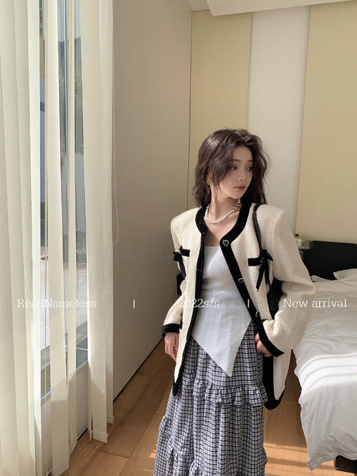 Read Nameless /限量丝绒拼接小香外套 商品图3