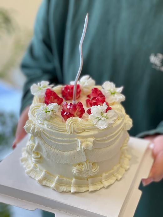 复古白色紫罗兰氛围感蛋糕（上面装饰水果根据季节更换哟） 商品图1