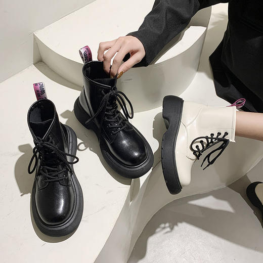 白色马丁靴女英伦2022秋季新款百搭复古厚底炸街瘦瘦短靴潮ins酷 商品图3
