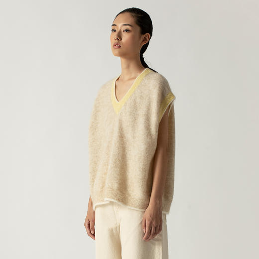 322工房幼马海毛休闲宽松马甲2022年秋冬新款百搭V领叠穿针织背心 商品图3