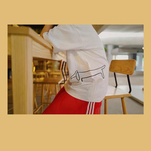 白色刺绣T恤-十点睡觉《艺术家的狗》 商品图3