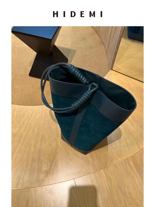 HIDEMI 麂皮水桶包中号 棕色/黑色/普鲁士蓝 商品图7