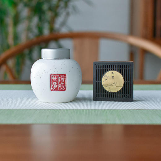 羽诗制造出品 满腹书香套装四方香盒香器白瓷防潮茶罐存储罐文创礼盒 商品图0