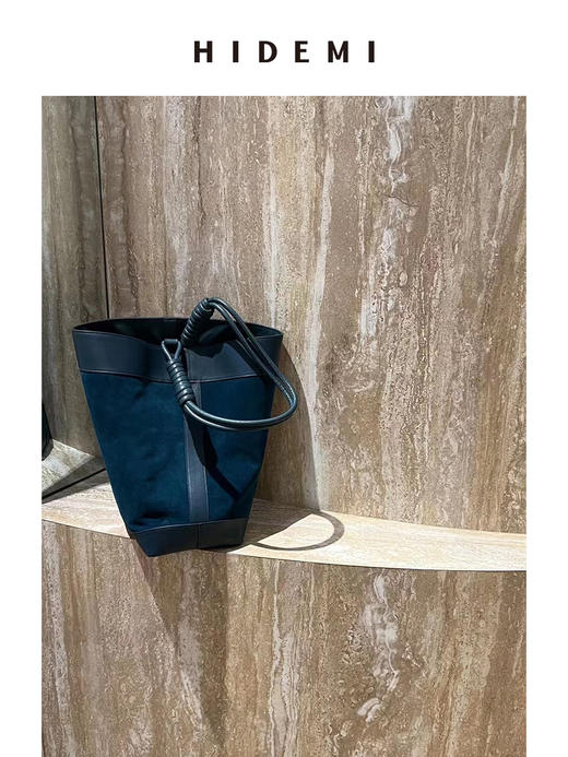 HIDEMI 麂皮水桶包中号 棕色/黑色/普鲁士蓝 商品图9