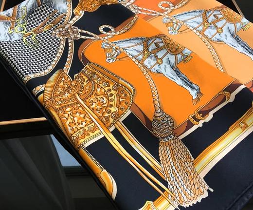 【云意轩】经典皇室骏马图 真丝丝巾 手工卷边 奢华高贵 造型多变 100%桑蚕丝 赠送高档礼盒 商品图1