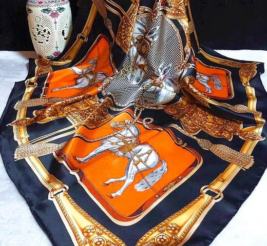 【云意轩】经典皇室骏马图 真丝丝巾 手工卷边 奢华高贵 造型多变 100%桑蚕丝 赠送高档礼盒 商品图4